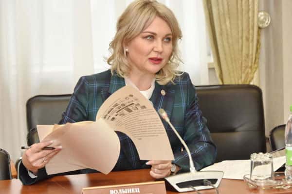 Волынец объяснила условия нового закона о трудоустройстве несовершеннолетних