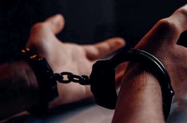 Сочинца задержали за избиение семилетней девочки ремнем до смерти