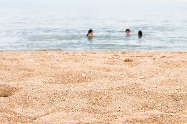 В Абхазии с 1 августа начнут штрафовать на 6 тыс. руб. за прогулки с голым торсом