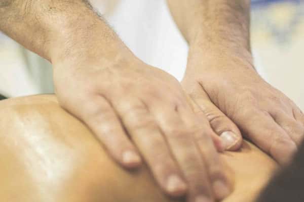 На сеансе массажа мальчик подвергся развратным действиям педофила