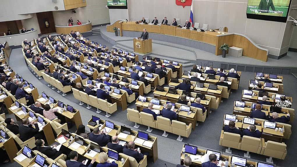 Госдума во втором чтении приняла законопроект об уголовной ответственности за выбивание долгов угрозами и насилием