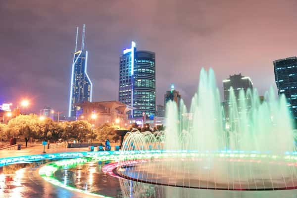 В Москве 20-летний парень погиб от удара током при купании в фонтане