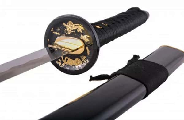 Москвич рассёк лицо сожительнице самурайским мечом