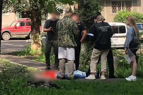 Мужчина 30 минут убивал свою девушку в общественном месте прямо на глазах у людей