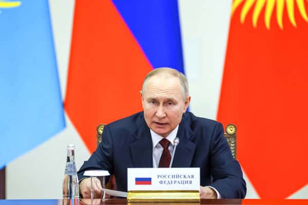 Президент России пообещал усилить поддержку семей с детьми