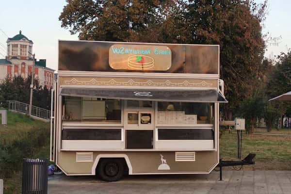 В Липецкой области ларек с блинами предлагает захватить весь мир и использует Z-символику