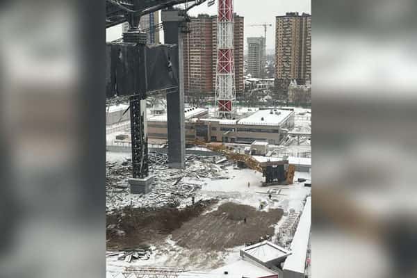Строительный кран рухнул в подмосковном Красногорске