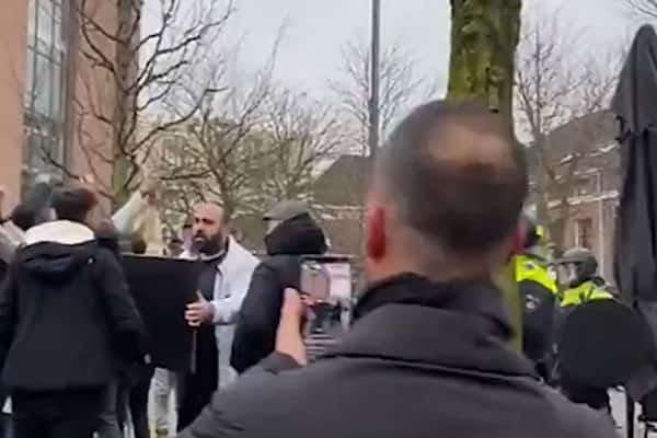 В Нидерландах пытались провести акцию по сожжению Корана