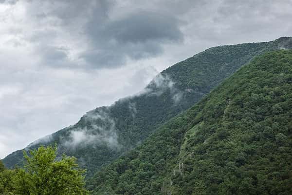 В Абхазии россиянин сорвался с тарзанки и упал на скалу
