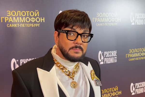 Отдыхал и «сам себя отменил»: Киркоров в очередной раз раскаялся из-за «голой вечеринки» и пошутил про дверь