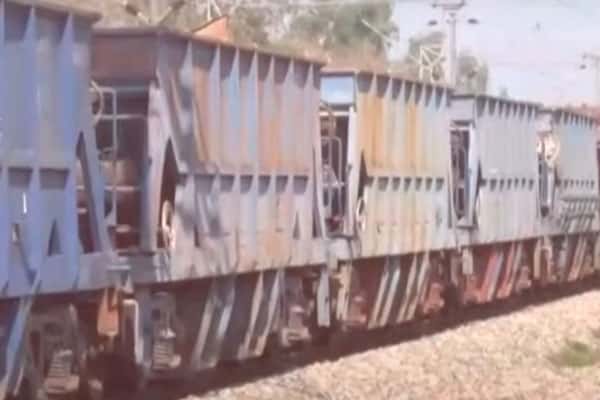 В Индии поезд проехал 70 км без машиниста