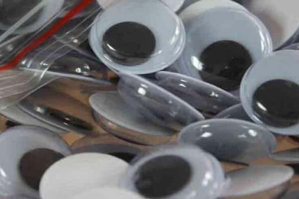 Мальчик, проглотивший глаз игрушки, умер после года мучений