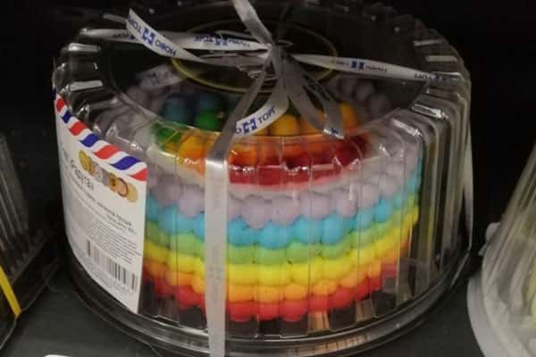 Жительница Комсомольска-на-Амуре увидела экстремизм в торте «Радуга»