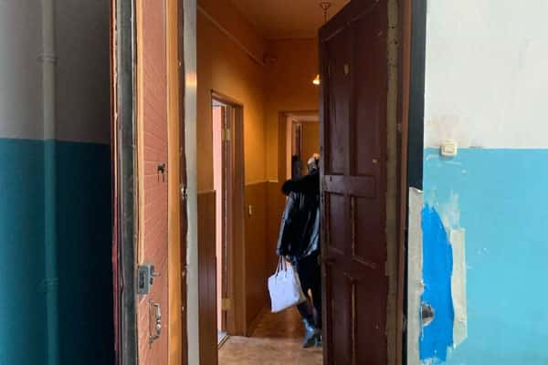 В Самаре женщина отмечала с сожителем 8 марта, а потом выкинула его из окна