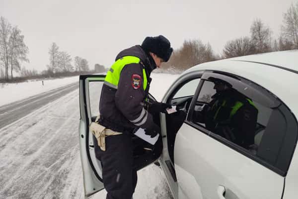 Умиравшего от инсульта уральского дальнобойщика оштрафовали за парковку