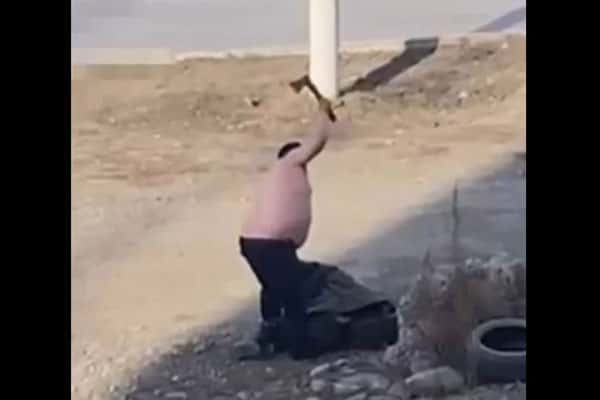 Полуголый мужчина с топором напал на людей в Абакане