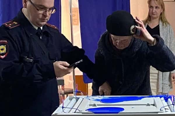 Россияне начали массово портить бюллетени на выборах президента