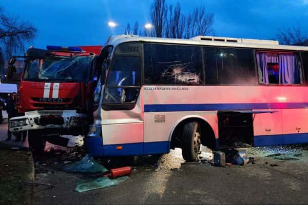 Дети в Пятигорске выпрыгивали из автобуса, столкнувшегося с пожарной машиной