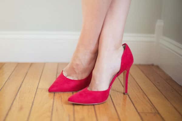 В городской думе Екатеринбурга женщинам запретили носить обувь на каблуках