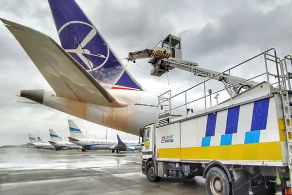 Daily Mail: Boeing 787 во время буксировки столкнулся с Airbus A350