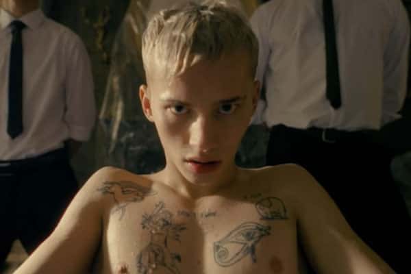 Mash: уехавшему в Таиланд Милохину пришла повестка в военкомат