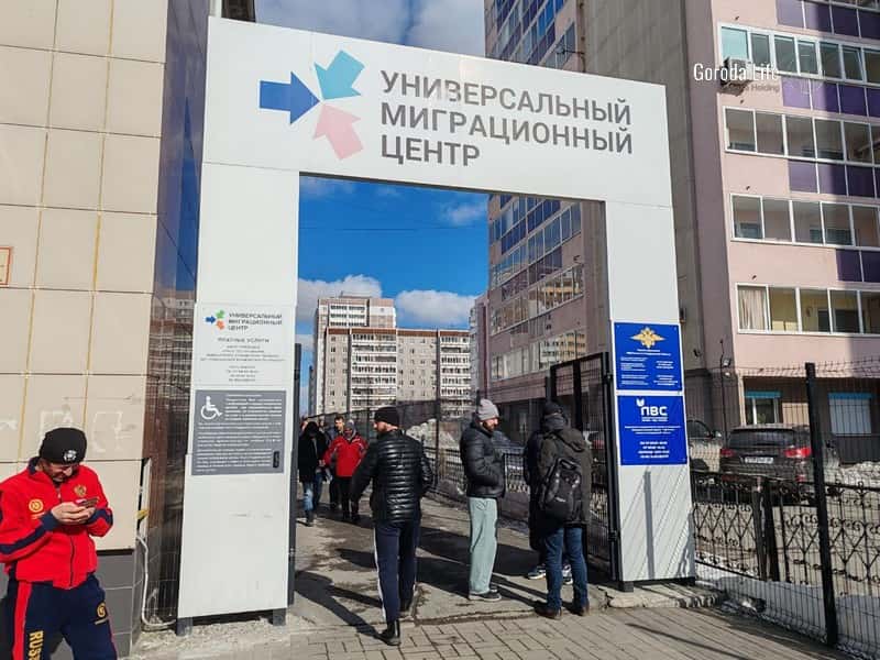 «Ведомости»: иностранцев, включая мигрантов, хотят обязать сдавать биометрию