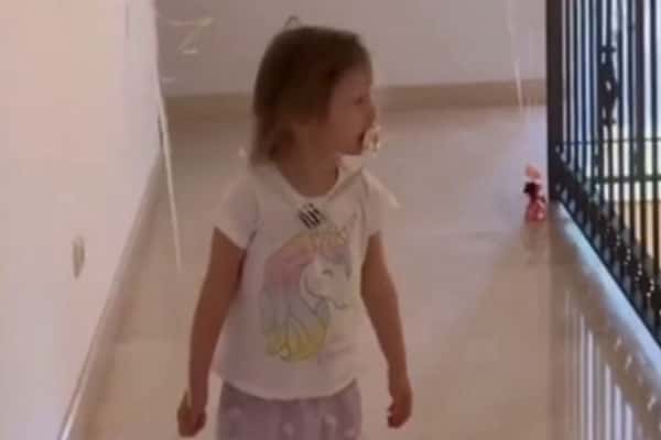 В соцсетях раскритиковали Альбину Джанабаеву за соску во рту у трёхлетней дочери