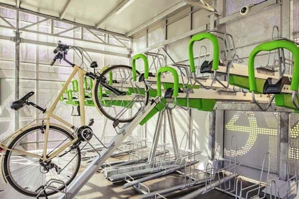 Открытие 10 новых крытых велопарковок в Москве: безопасное хранение велосипедов и самокатов возле станций метро