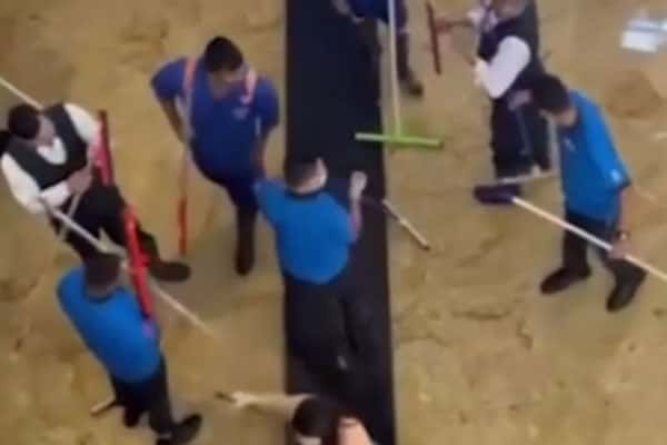 Туристы из России застряли в торговых центрах Дубая из-за сильного урагана