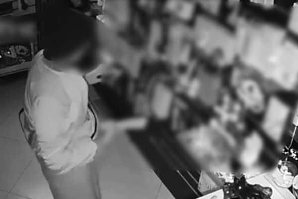 В Голицыне женщина украла из интим-магазина фаллоимитаторы