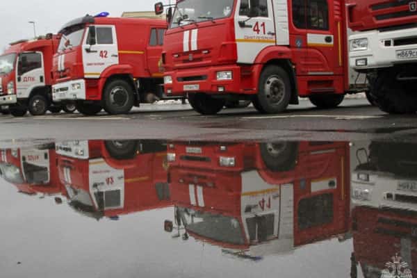 Дворник из Узбекистана вывел несколько человек из горящего дома в Петербурге