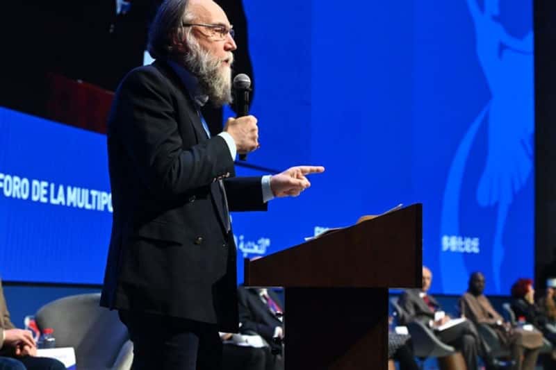 Такер Карлсон взял интервью у Дугина. Главное