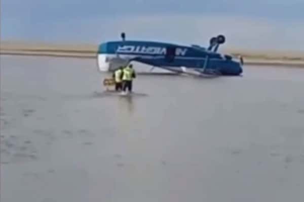 Санитарный самолёт Ан-2 рухнул в воду и перевернулся в Казахстане