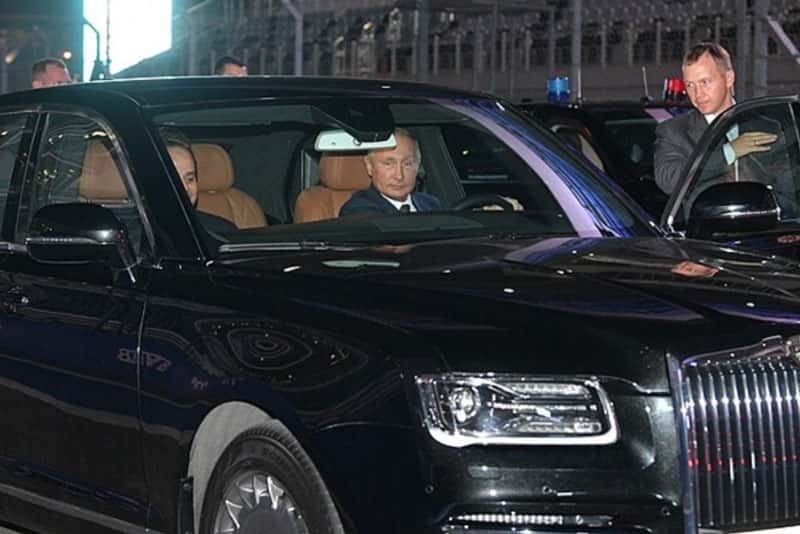 В Сети появились первые кадры с Aurus, на котором Путин поедет на инаугурацию