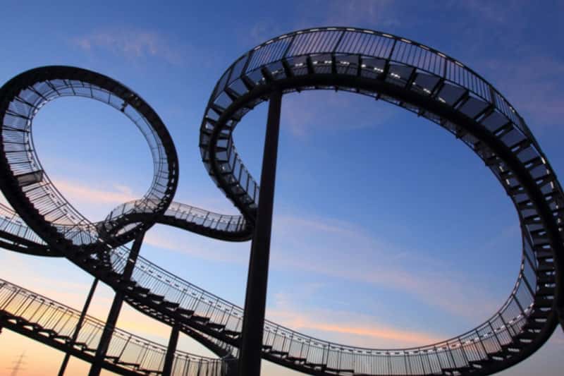 В Сочи аттракцион «Квантовый скачок» семь минут держал людей вертикально. Видео