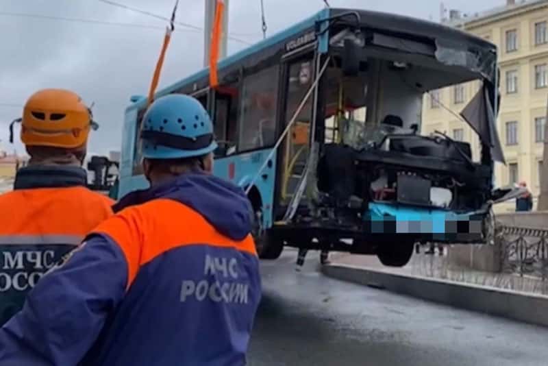В офисы компании-перевозчика пришли с обысками после ДТП на мосту в Петербурге