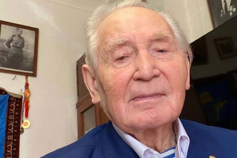 "Портила картинку"! В Томске из-за безразличия чиновников к ветерану ВОВ не пустили помощницу с водой