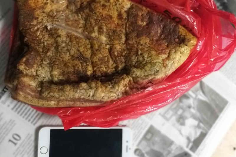 Жительница Ростовской области пыталась передать в СИЗО спрятанный в сале телефон