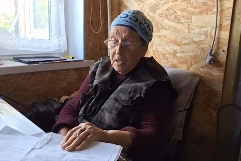 Стыд и позор! Суд обязал 81-летнюю жительницу деревни пешком выносить мусор и платить за это