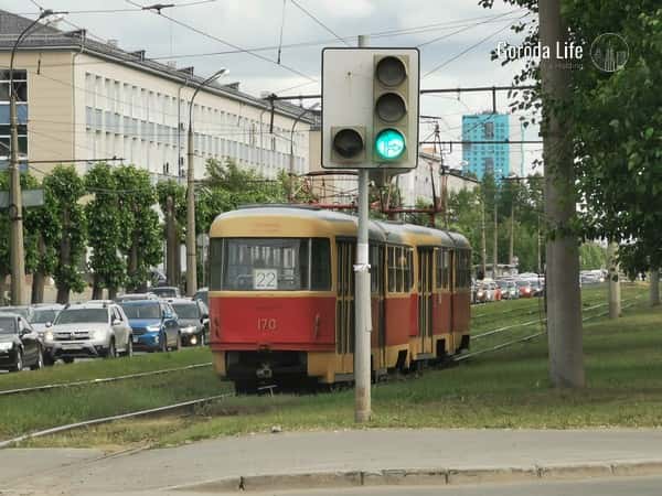 Инцидент в Екатеринбурге: пожарные оперативно справились с возгоранием в трамвае. Видео