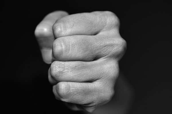 В ХМАО подростки избили сначала детей, а потом их подоспевших на подмогу отцов