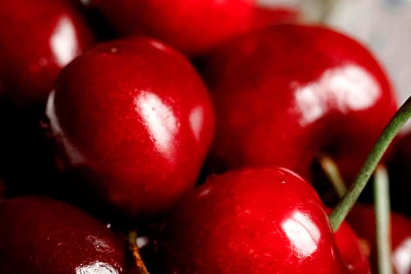 Гастроэнтеролог рассказала, стоит ли покупать раннюю черешню