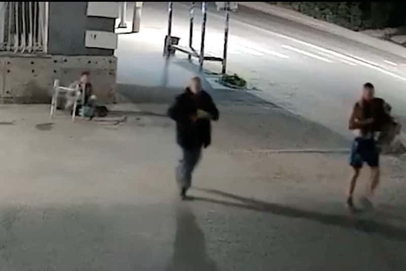 Жестокий инцидент в Тверской области: мужчина с оружием отобрал продукты у инвалида. Видео