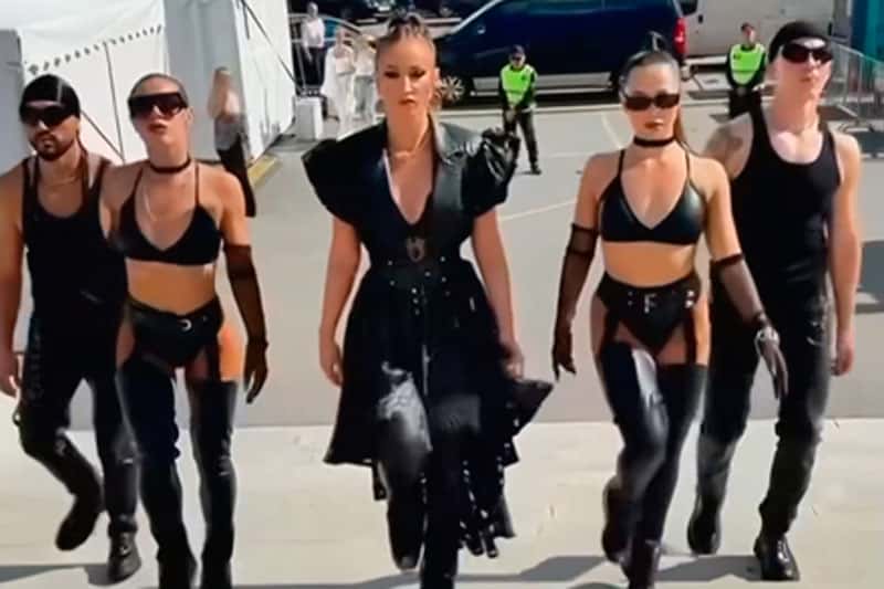 Собчак призвала запретить Бузовой выступать в нижнем белье перед школьниками, вспомнив уроки «голой вечеринки» 