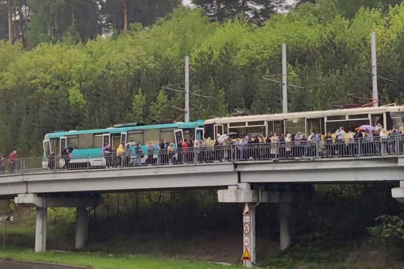 Шокирующее столкновение трамваев в Кемерово: 67 пострадавших, два человека вылетели из салона на дорогу! Видео