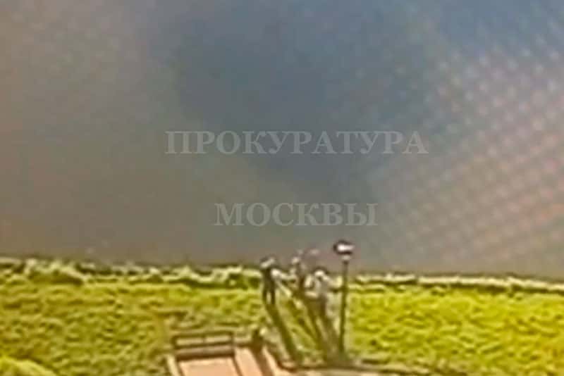 В Москве рыбак вонзил нож в прохожего и попал на видео