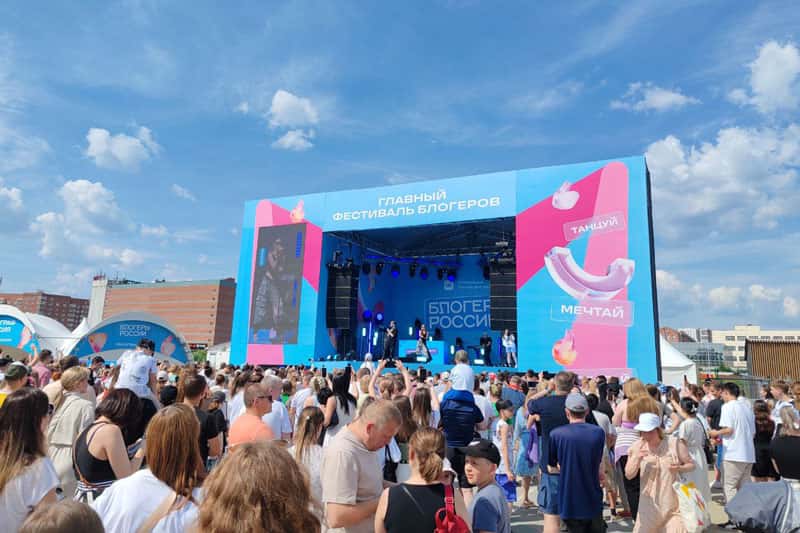 Фестиваль "Блогеры России" собрал огромную аудиторию в пяти городах стран