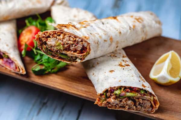 В Москве 15 постояльцев одного хостела отравились шаурмой из ближайшей палатки