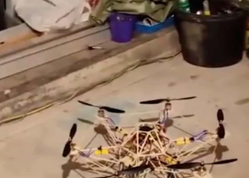 Российский школьник сделал беспилотник из маникюрных и китайских палочек. Видео