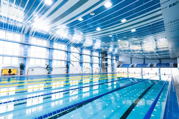 Ребёнок уснул на надувном круге в бассейне детского сада в Москве и чуть не умер